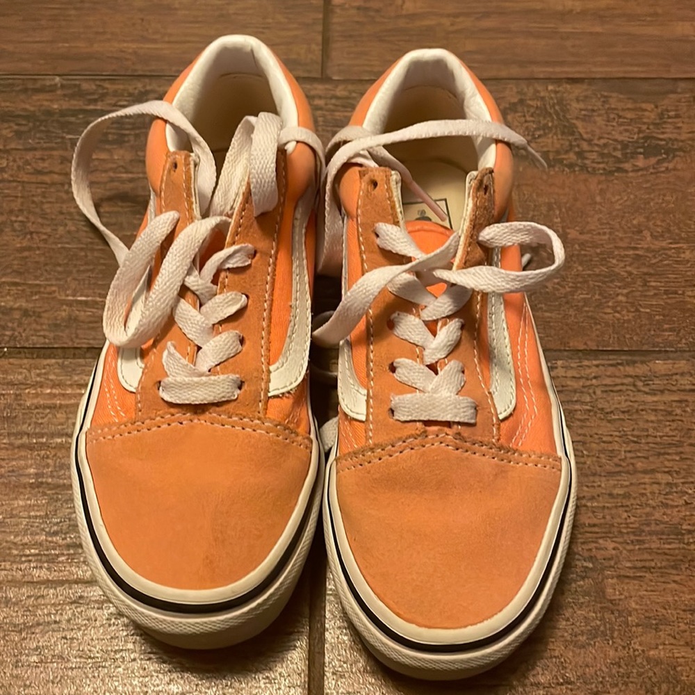 SOLD 🔴 
Vans shoes (coral color) Size 1